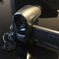 Samsung HMX-F90 Full HD 2